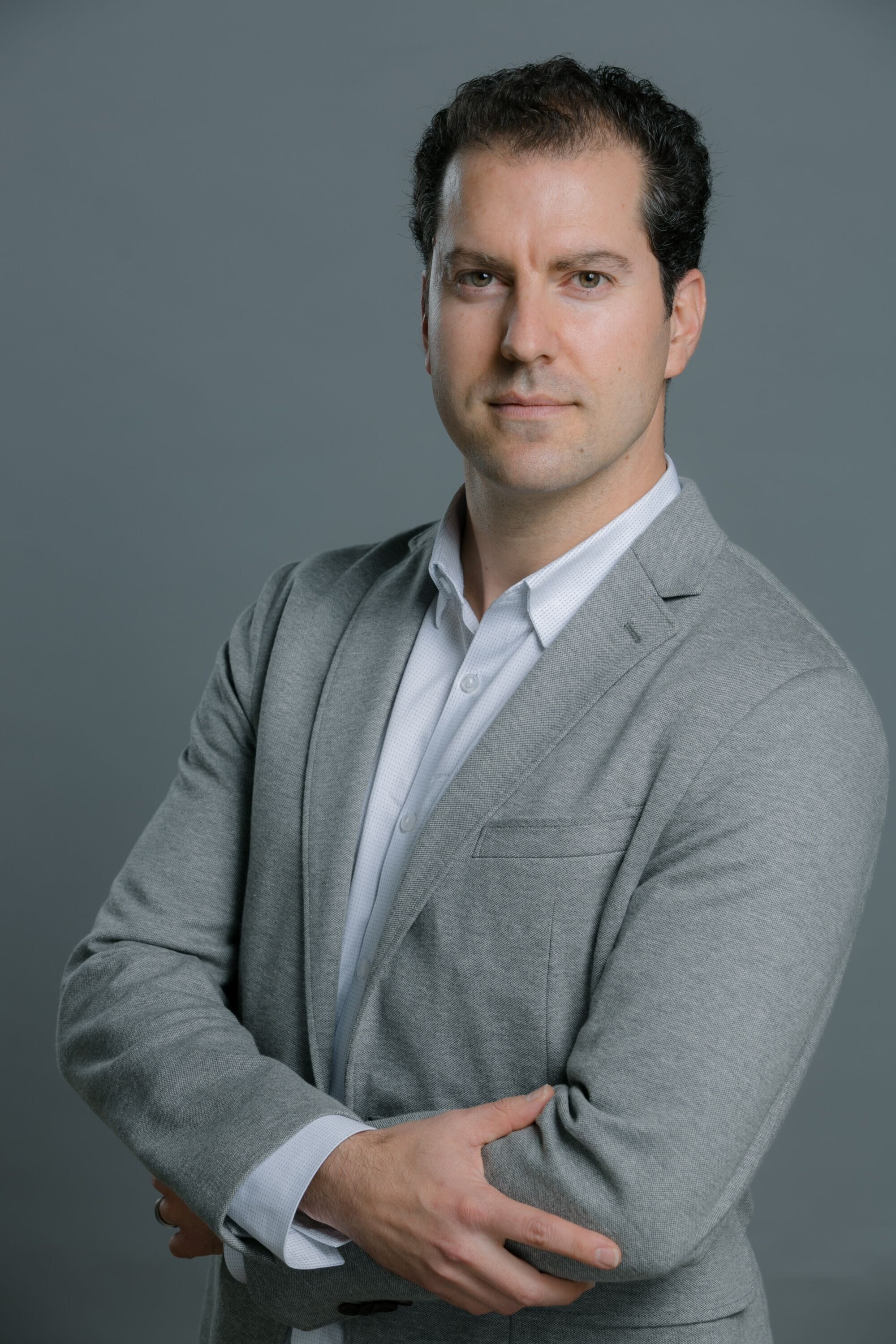 Headshot for filmmaker and artist Mario Rivas